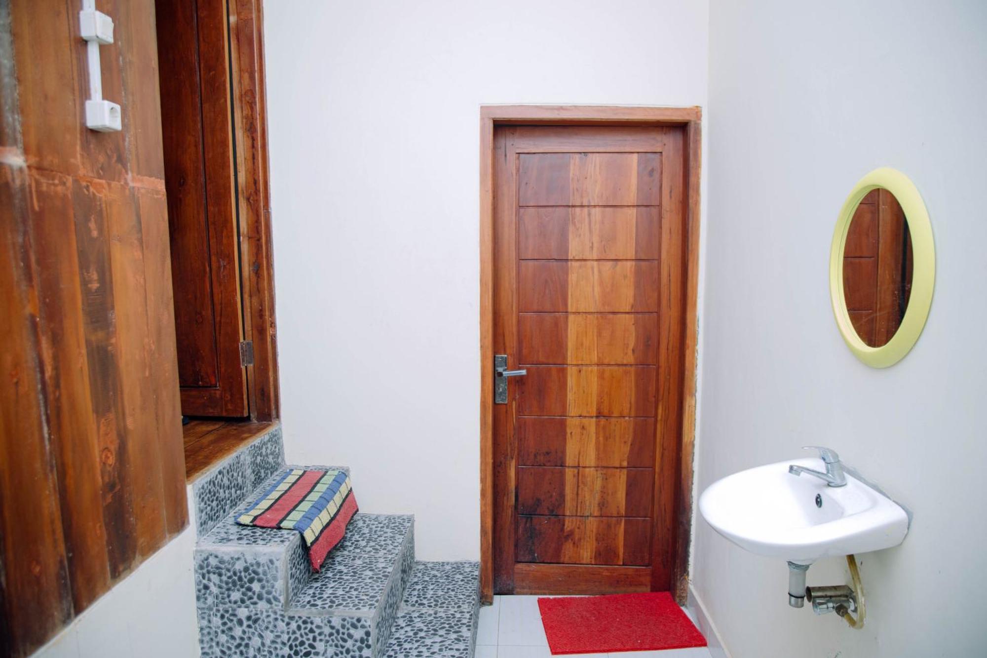 Reddoorz At Villa Bukit Senyum Lombok Kuripan  Exterior photo