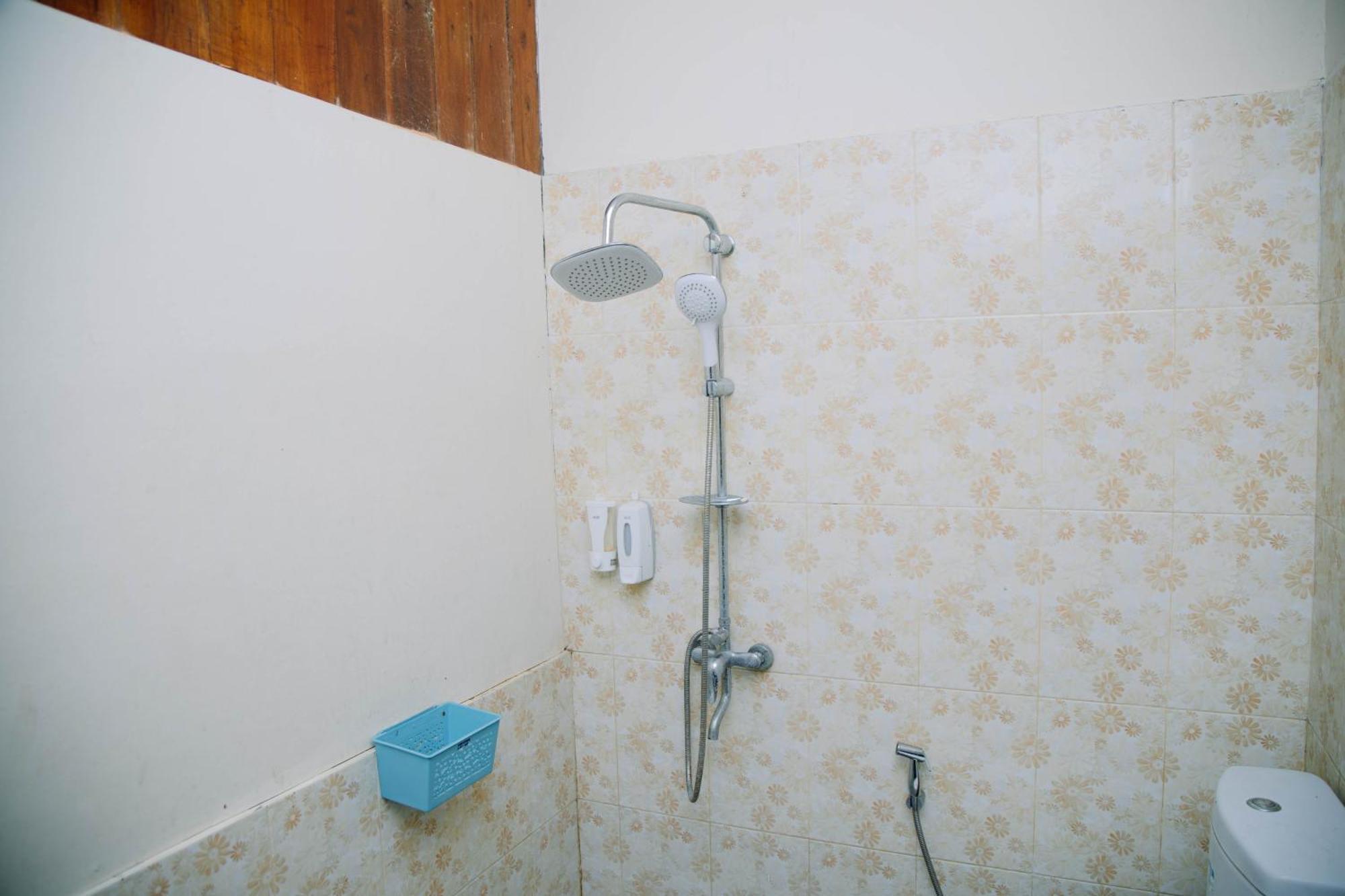 Reddoorz At Villa Bukit Senyum Lombok Kuripan  Exterior photo