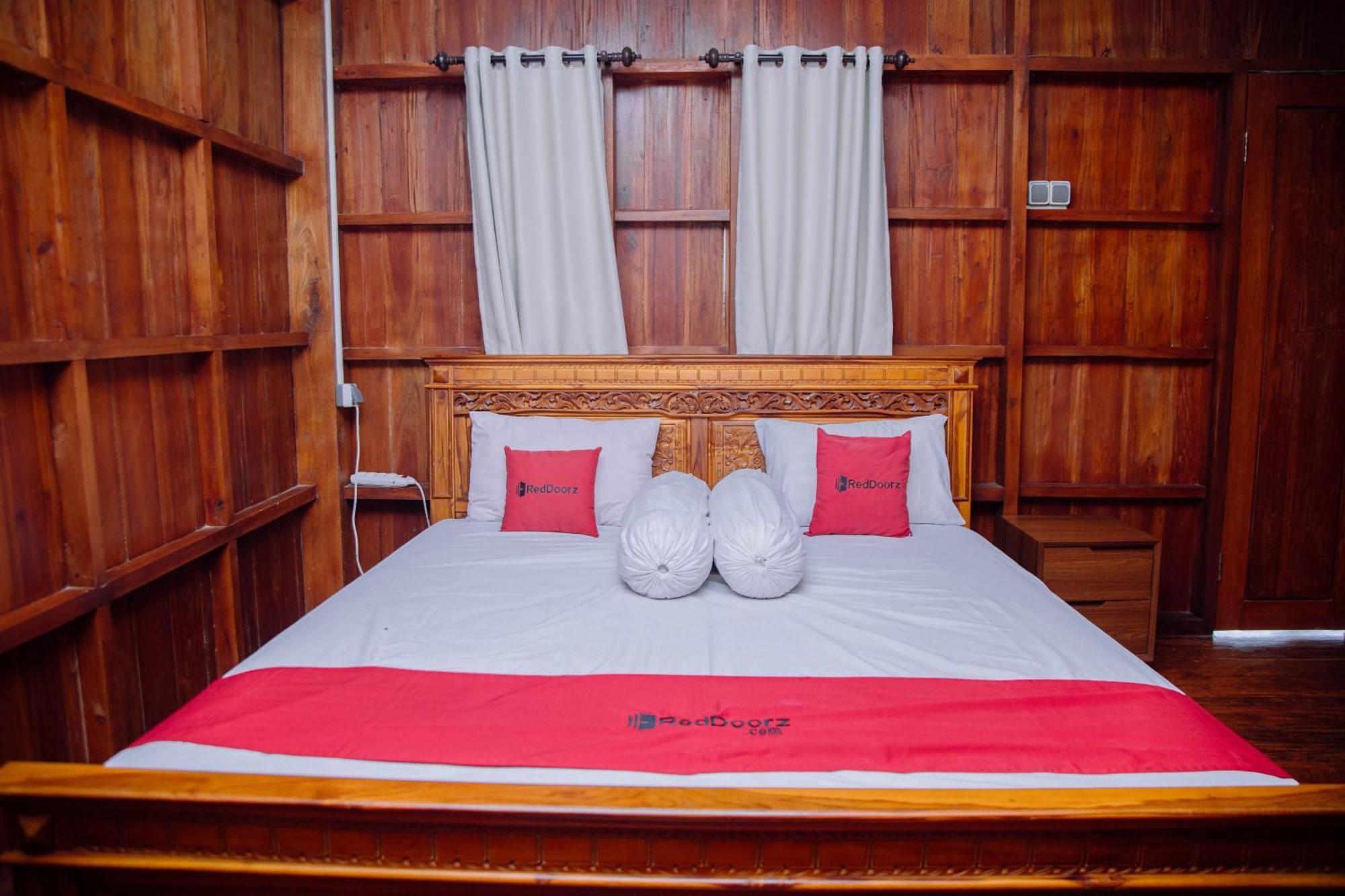 Reddoorz At Villa Bukit Senyum Lombok Kuripan  Exterior photo