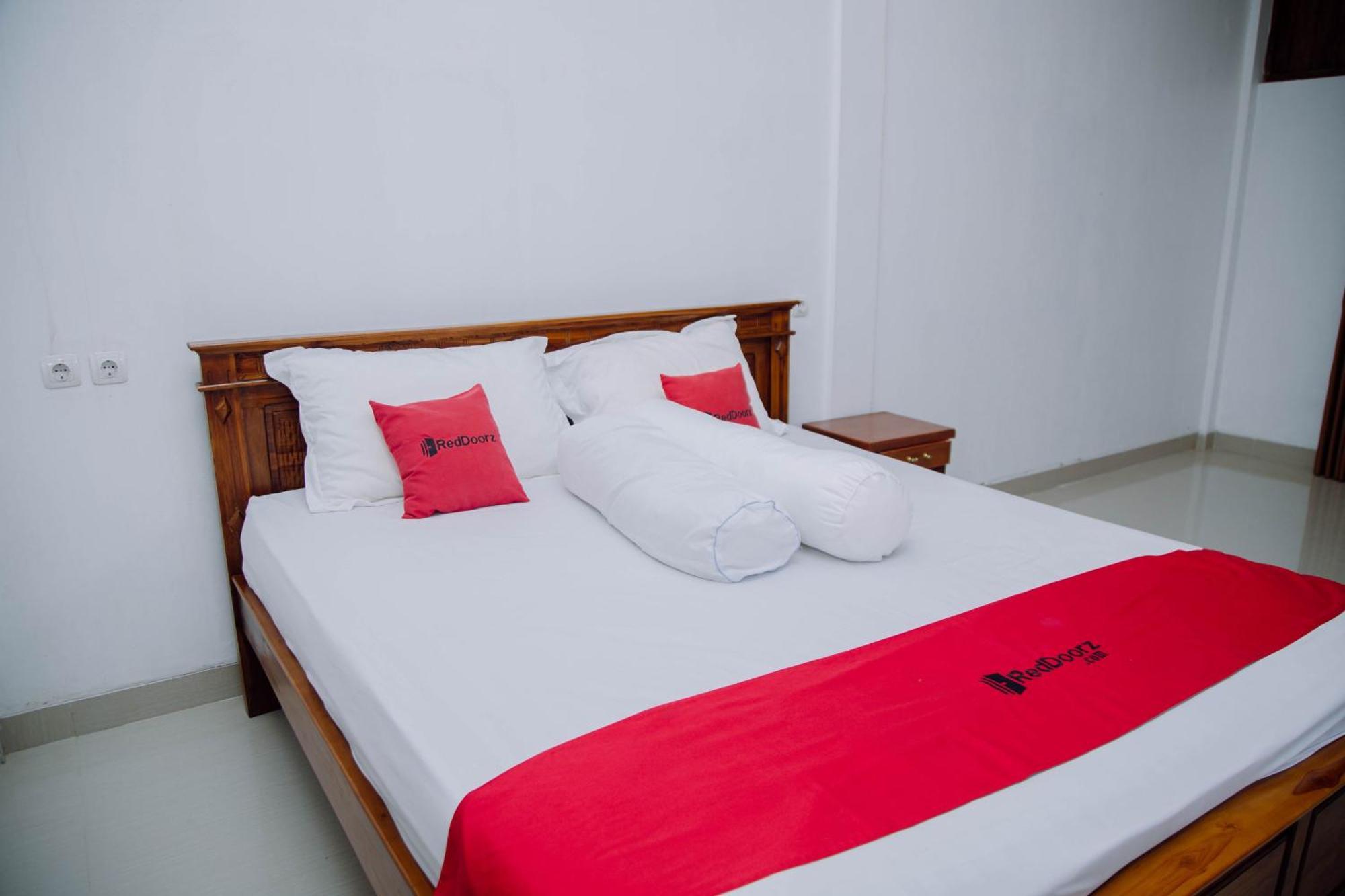 Reddoorz At Villa Bukit Senyum Lombok Kuripan  Exterior photo