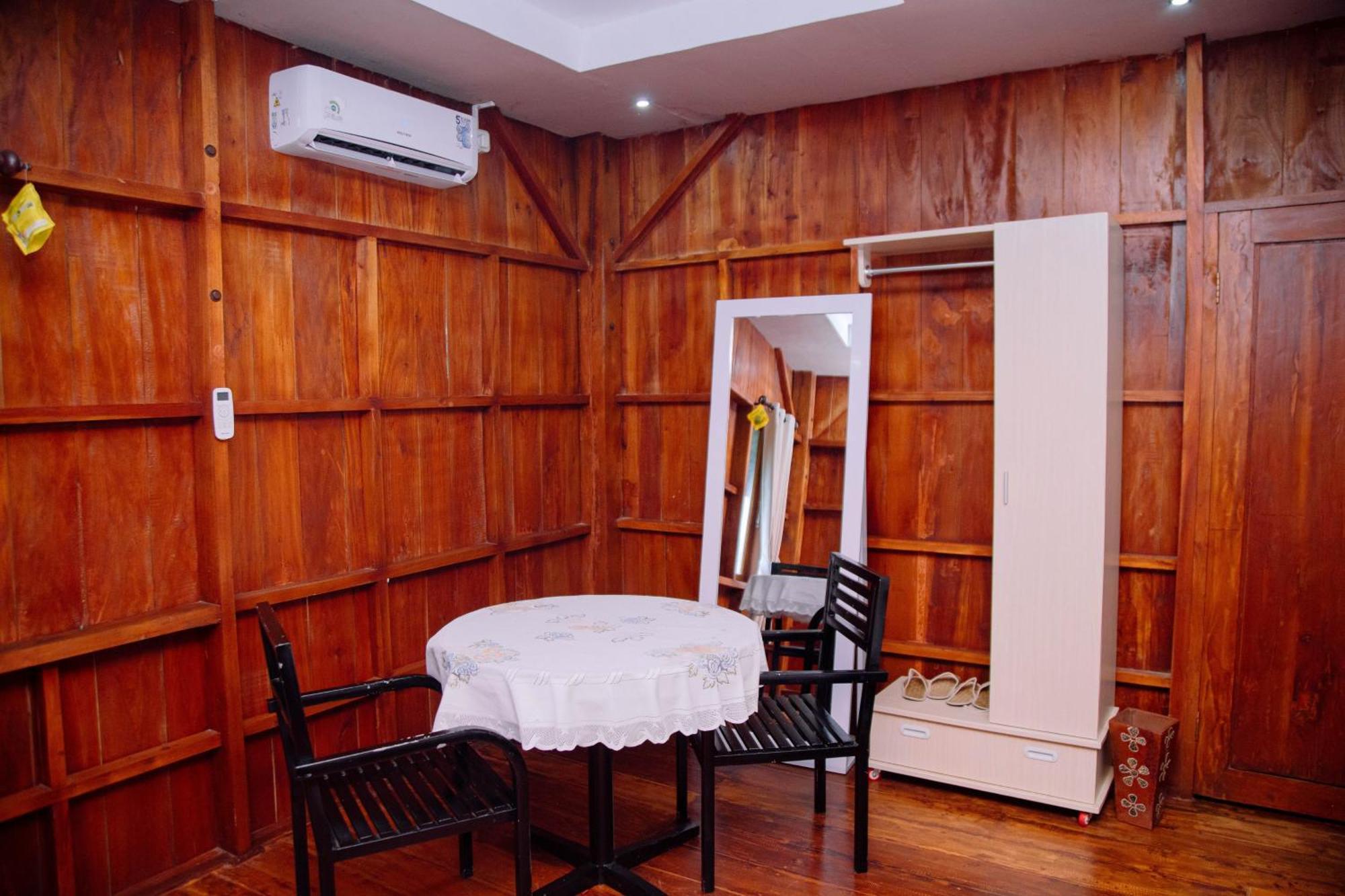 Reddoorz At Villa Bukit Senyum Lombok Kuripan  Exterior photo