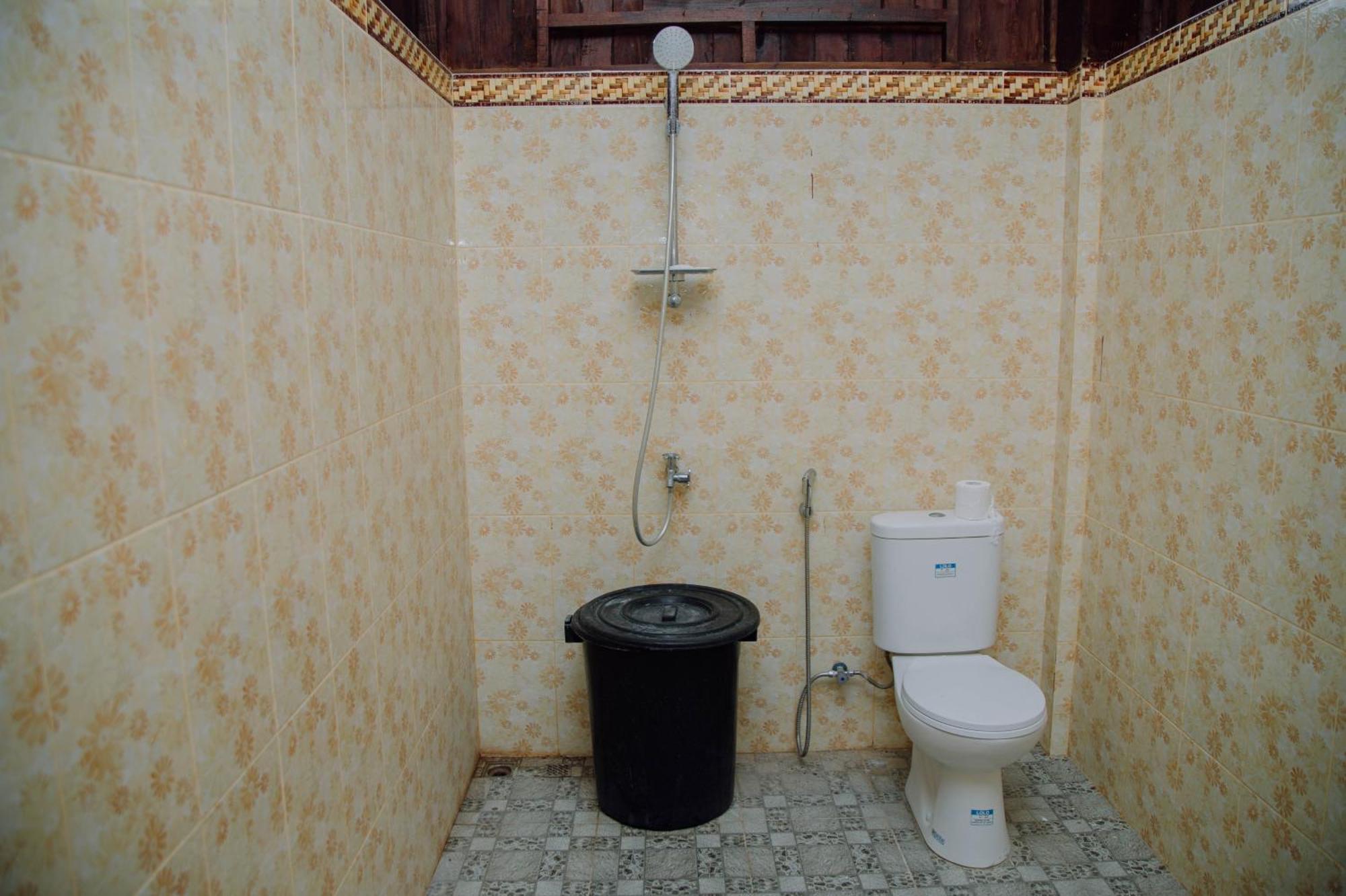 Reddoorz At Villa Bukit Senyum Lombok Kuripan  Exterior photo