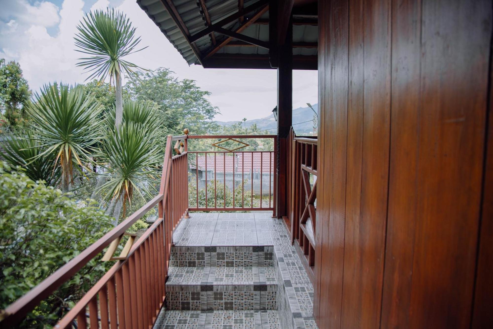 Reddoorz At Villa Bukit Senyum Lombok Kuripan  Exterior photo